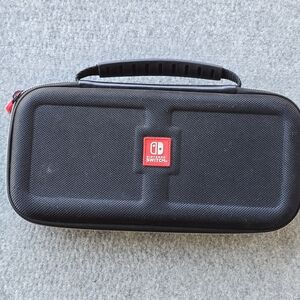 Nintendo Switch Black Carrying Traveler Deluxe Case